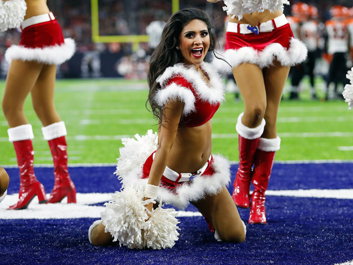 Houston-Texan-cheerleaders-GettyImages-636824244_master.jpg