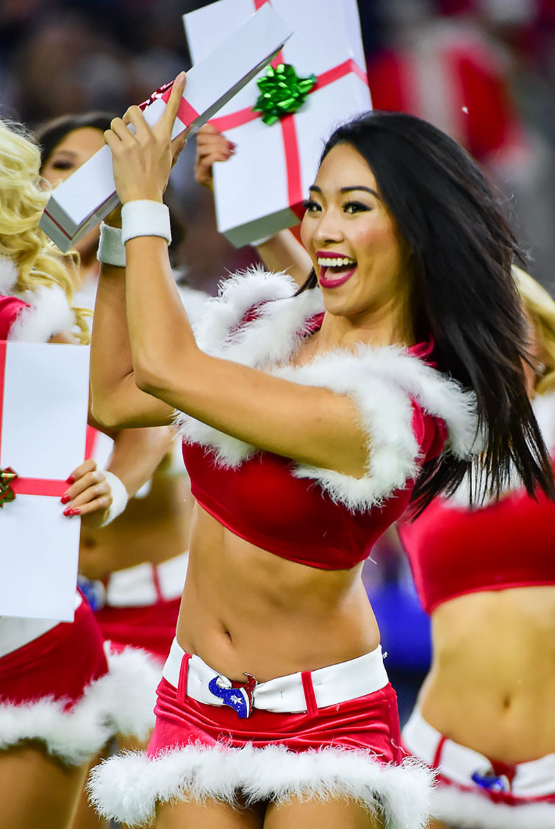 Houston-Texan-cheerleaders-GettyImages-630553990_master.jpg