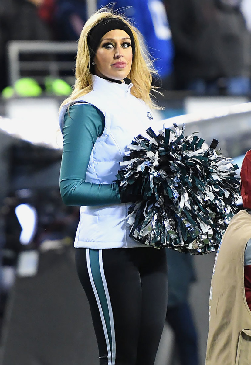 Philadelphia-Eagles-cheerleaders-GettyImages-630553678_master.jpg