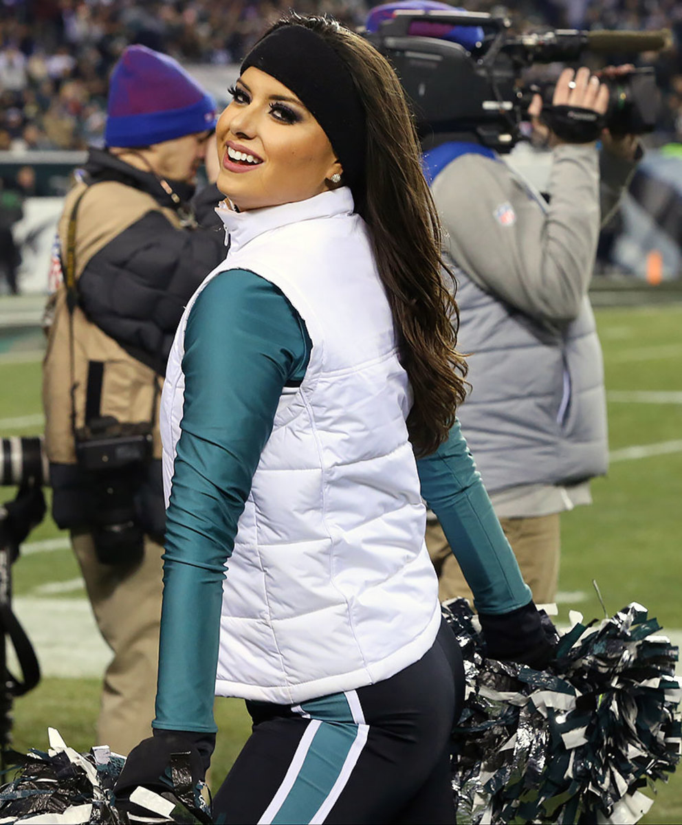 Philadelphia-Eagles-cheerleaders-BEA_2346A.jpg