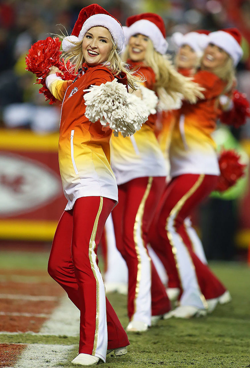 Kansas-City-Chiefs-cheerleaders-GettyImages-630561026_master.jpg