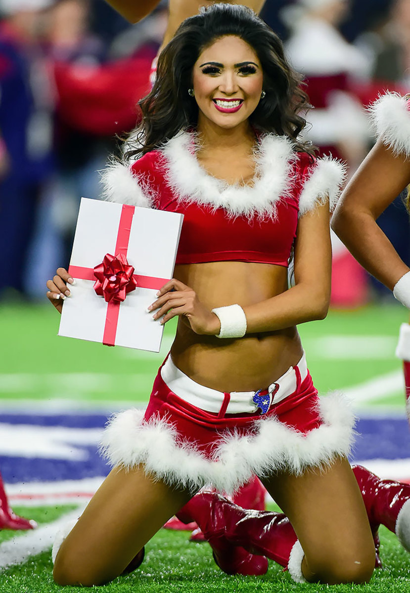 Houston-Texan-cheerleaders-GettyImages-630553918_master.jpg