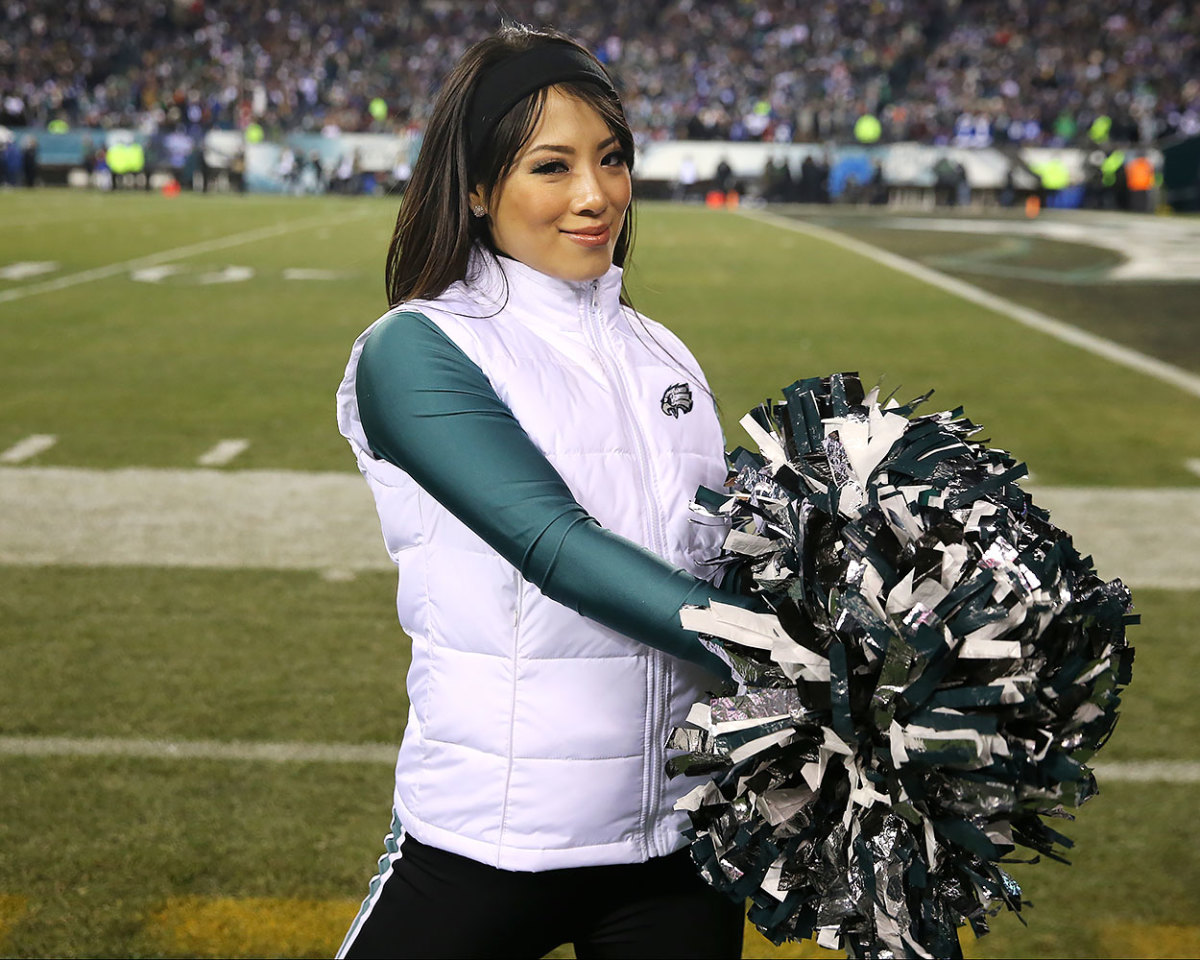 Philadelphia-Eagles-cheerleaders-BEA_4495A.jpg