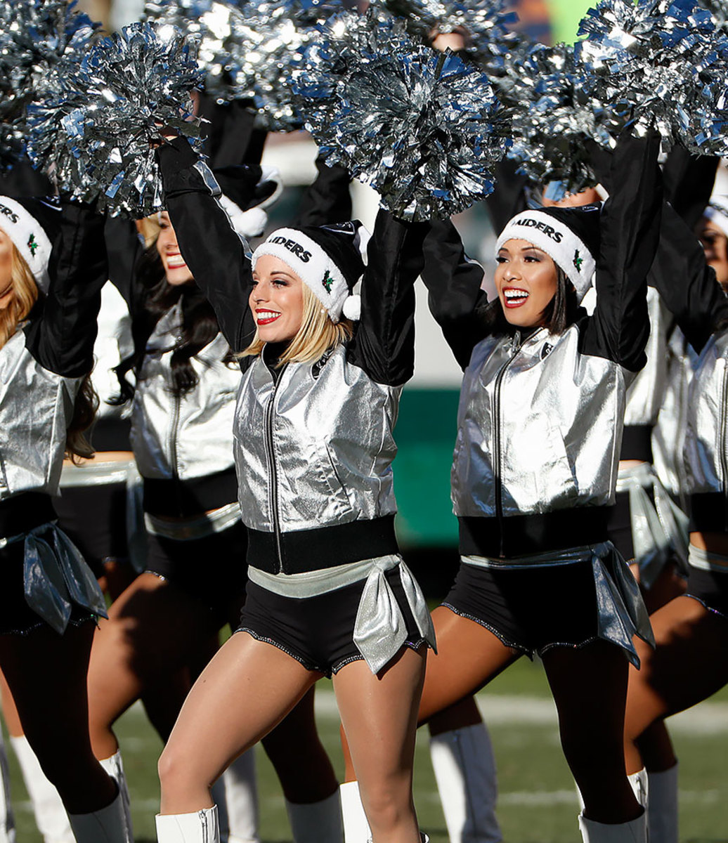 Oakland-Raiders-Raiderettes-cheerleaders-AP_16359850911951.jpg
