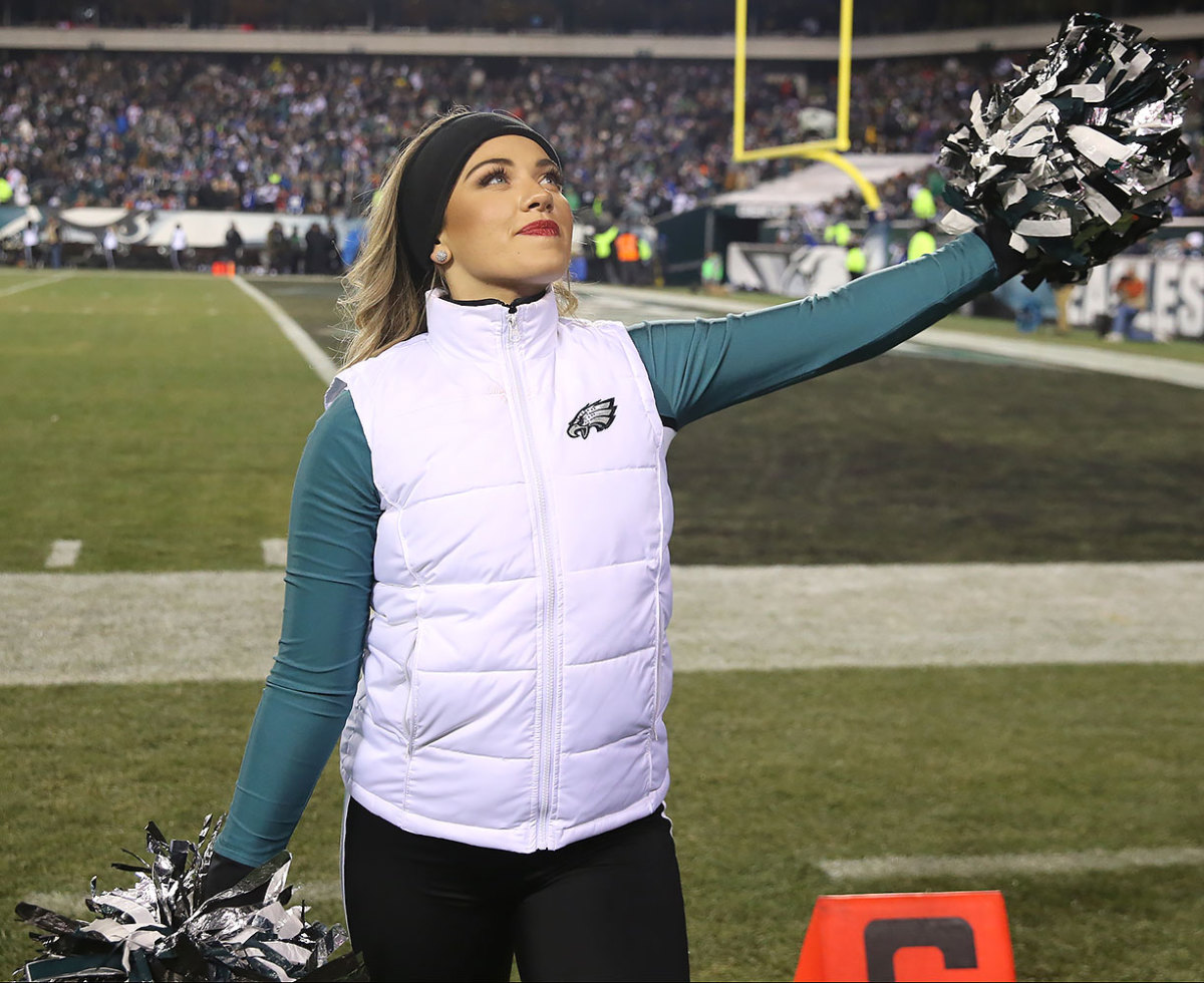 Philadelphia-Eagles-cheerleaders-BEA_4512A.jpg