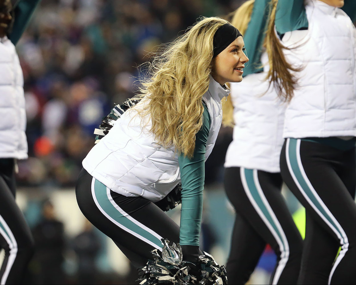 Philadelphia-Eagles-cheerleaders-BEA_3863A.jpg
