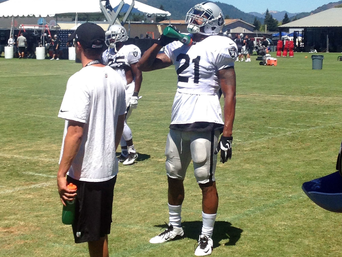 sean-smith-training-camp-raiders.jpg