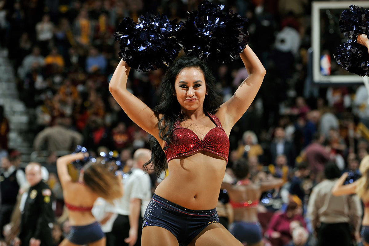 Cleveland-Cavalier-Girls-517144630.jpg