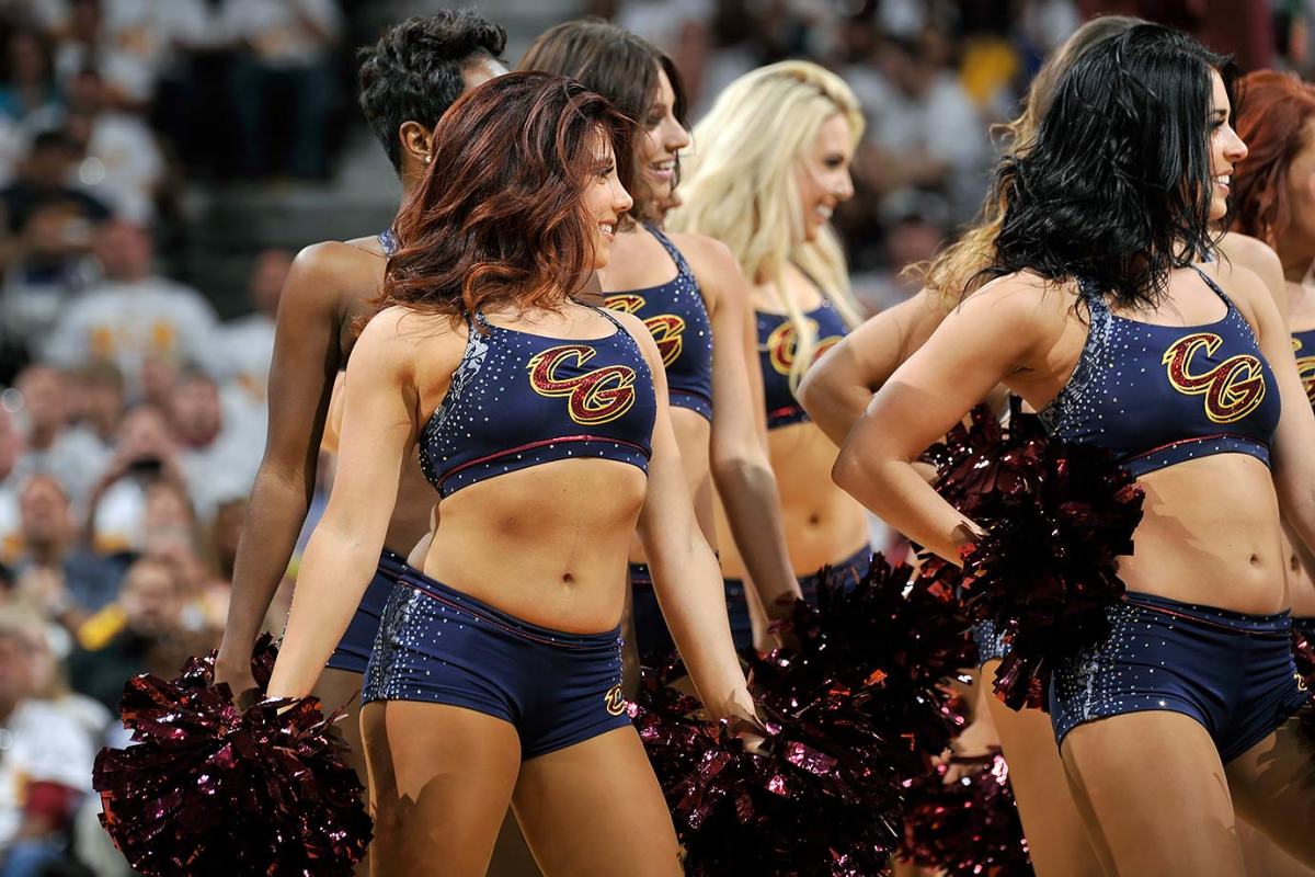Cleveland-Cavalier-Girls-521923360.jpg