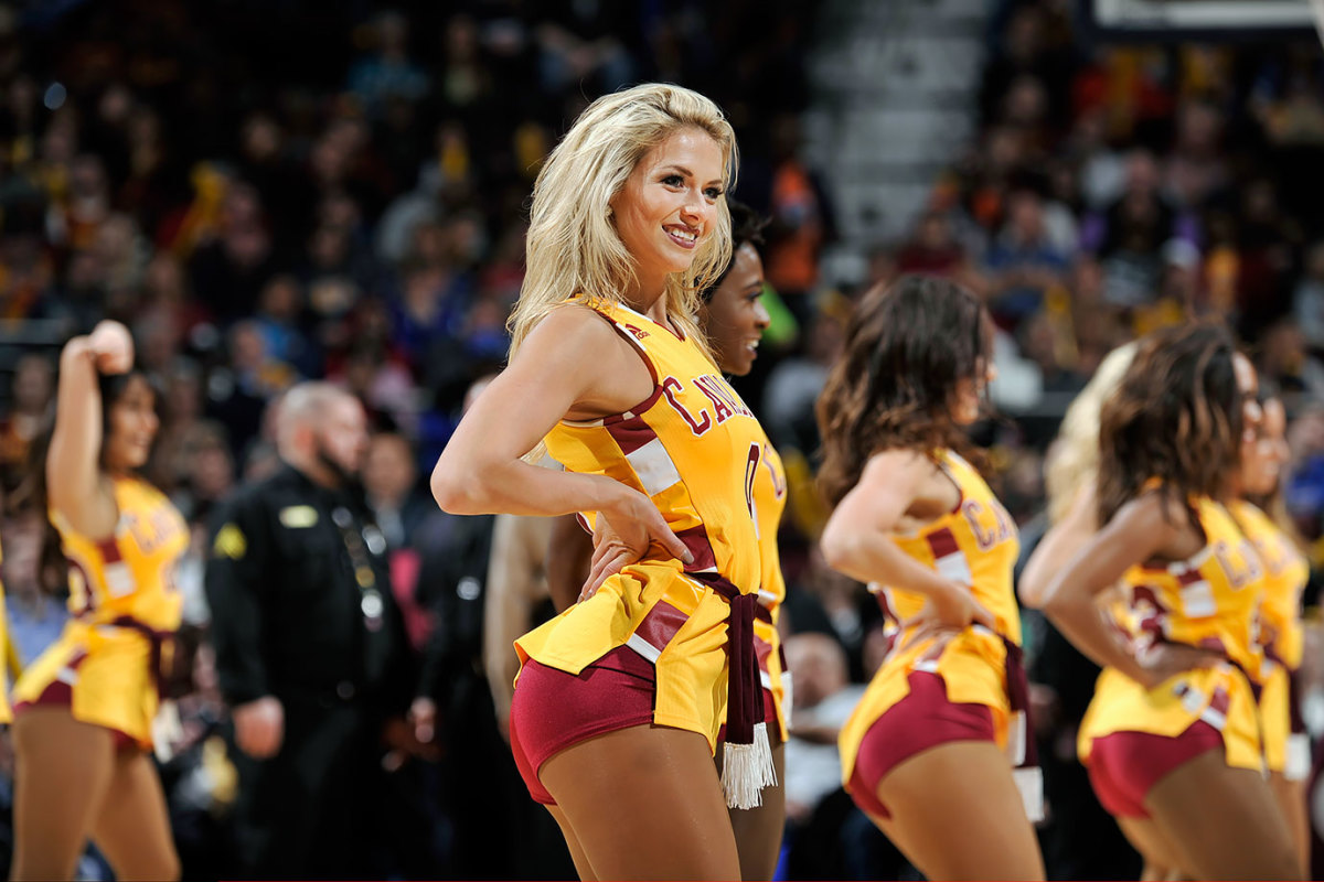 Cleveland-Cavalier-Girls-520515540.jpg