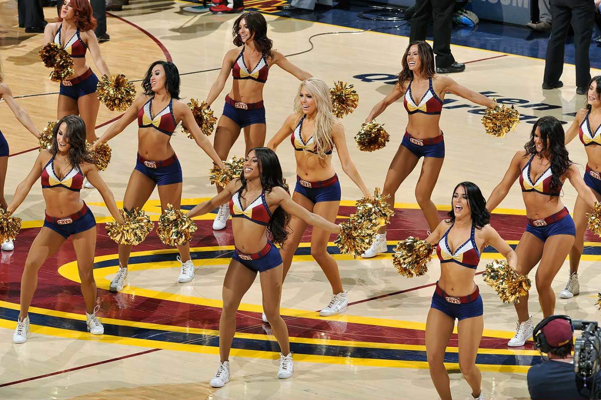 Cleveland-Cavalier-Girls-522722654.jpg