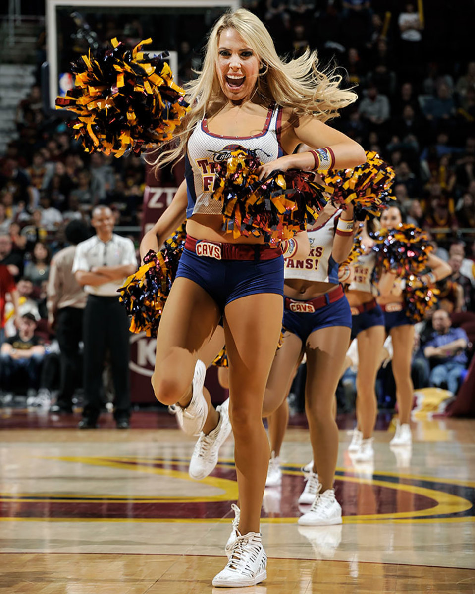 Cleveland-Cavalier-Girls-521019784.jpg