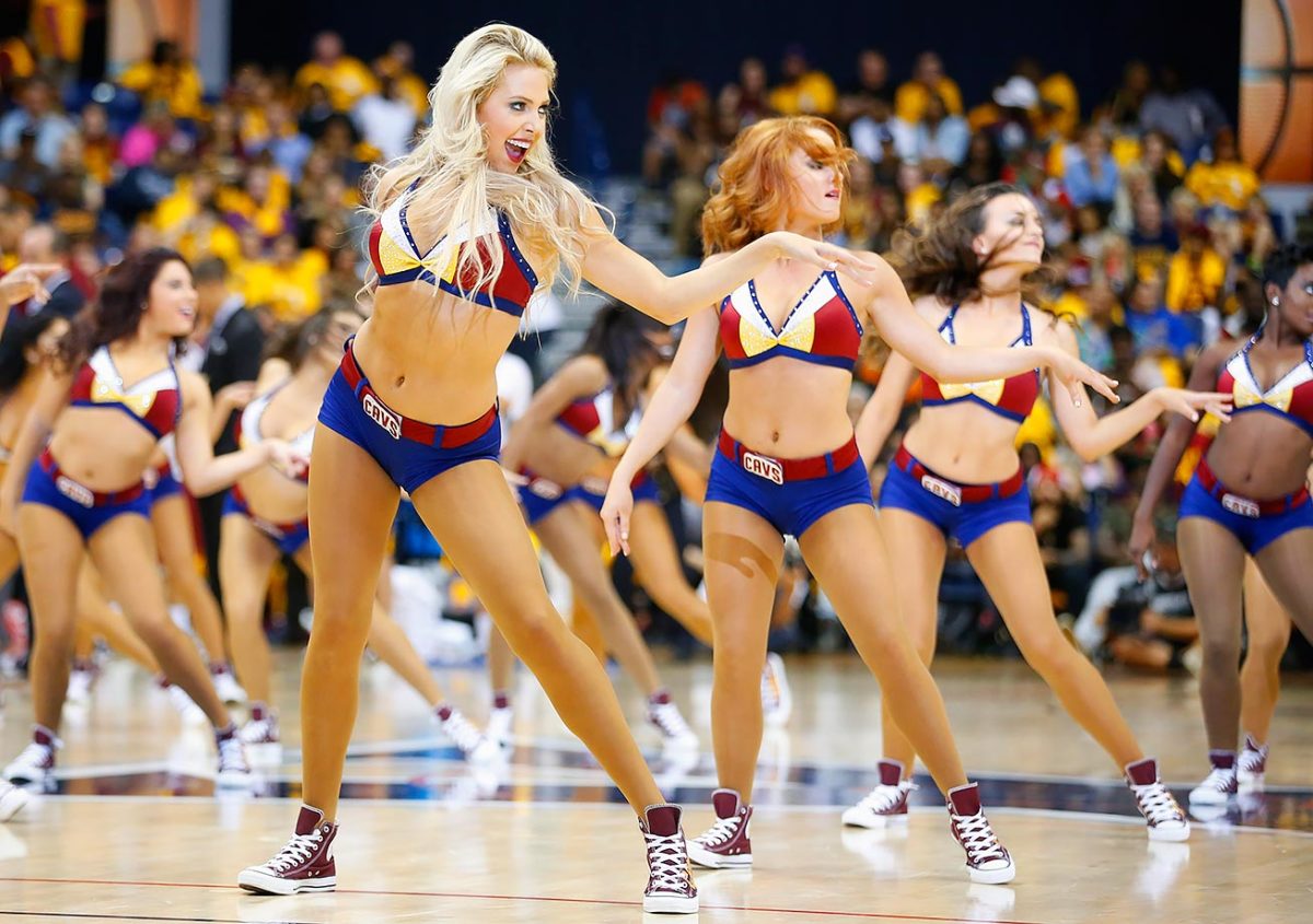 Cleveland-Cavalier-Girls-491743590.jpg