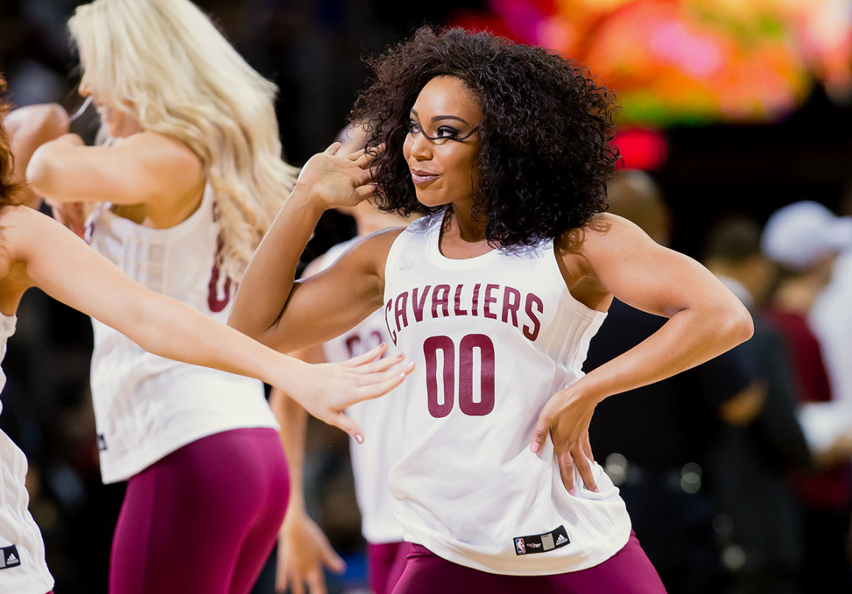 Cleveland-Cavalier-Girls-GettyImages-496906044_master.jpg