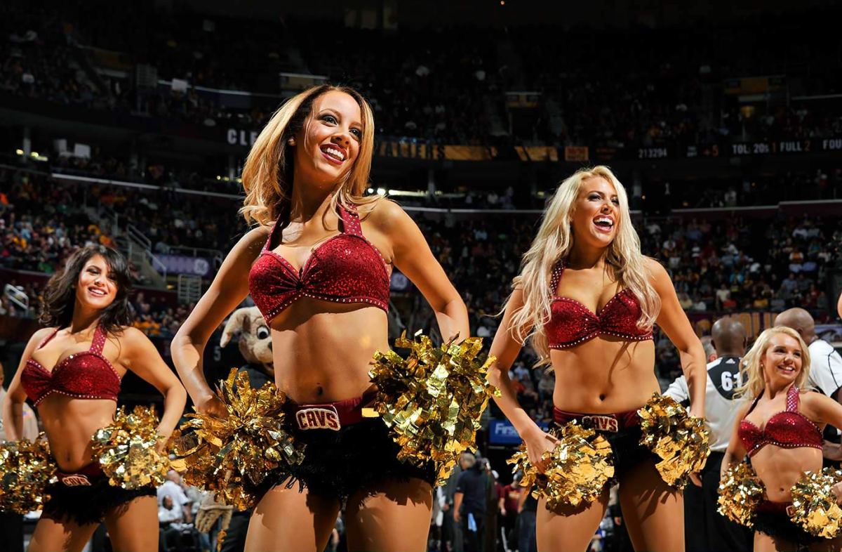 Cleveland-Cavalier-Girls-495719076.jpg