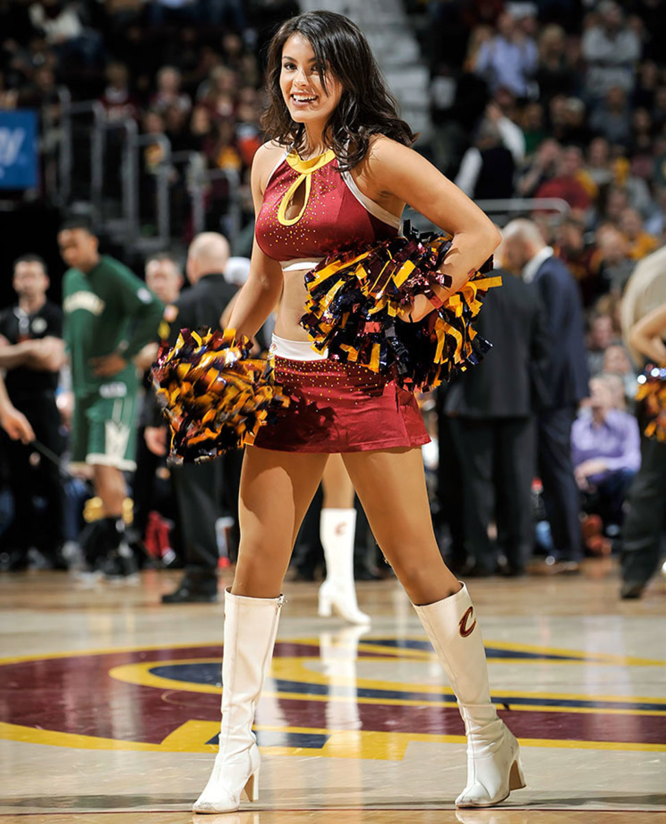 Cleveland-Cavalier-Girls-497950132.jpg