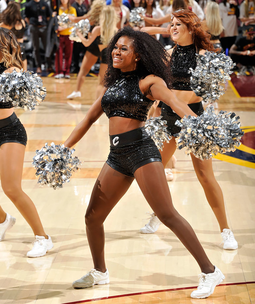 Cleveland-Cavalier-Girls-506141692.jpg