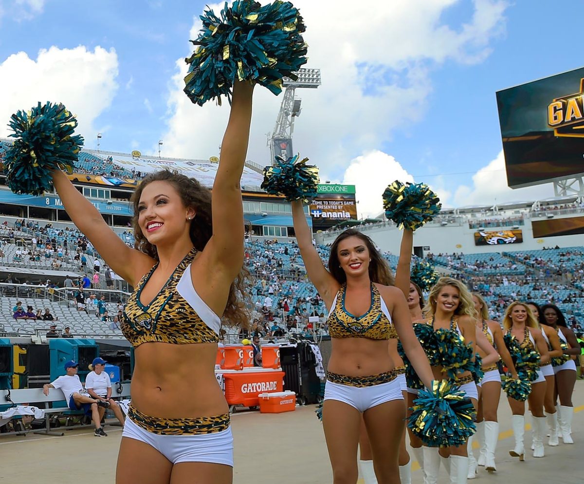 Jacksonville-Jaguars-The-ROAR-cheerleaders-AP_502629847701.jpg