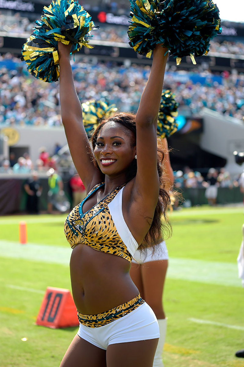 Jacksonville-Jaguars-The-ROAR-cheerleaders-AP_996363104116.jpg