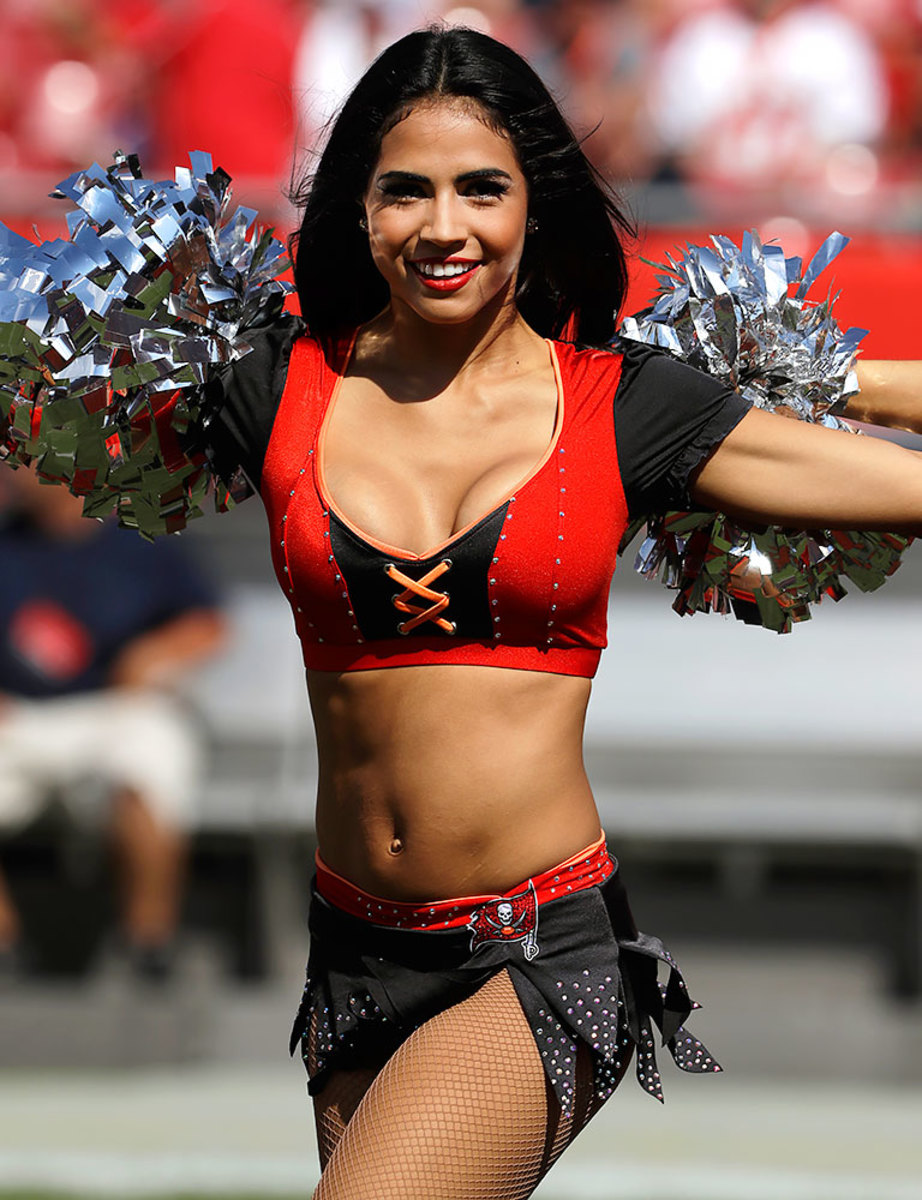 Tampa-Bay-Buccaneers-cheerleaders-AP_166452790498.jpg