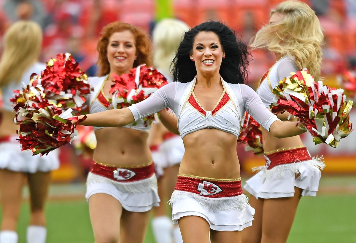 Kansas-City-Chiefs-cheerleaders-GettyImages-610929534_master.jpg