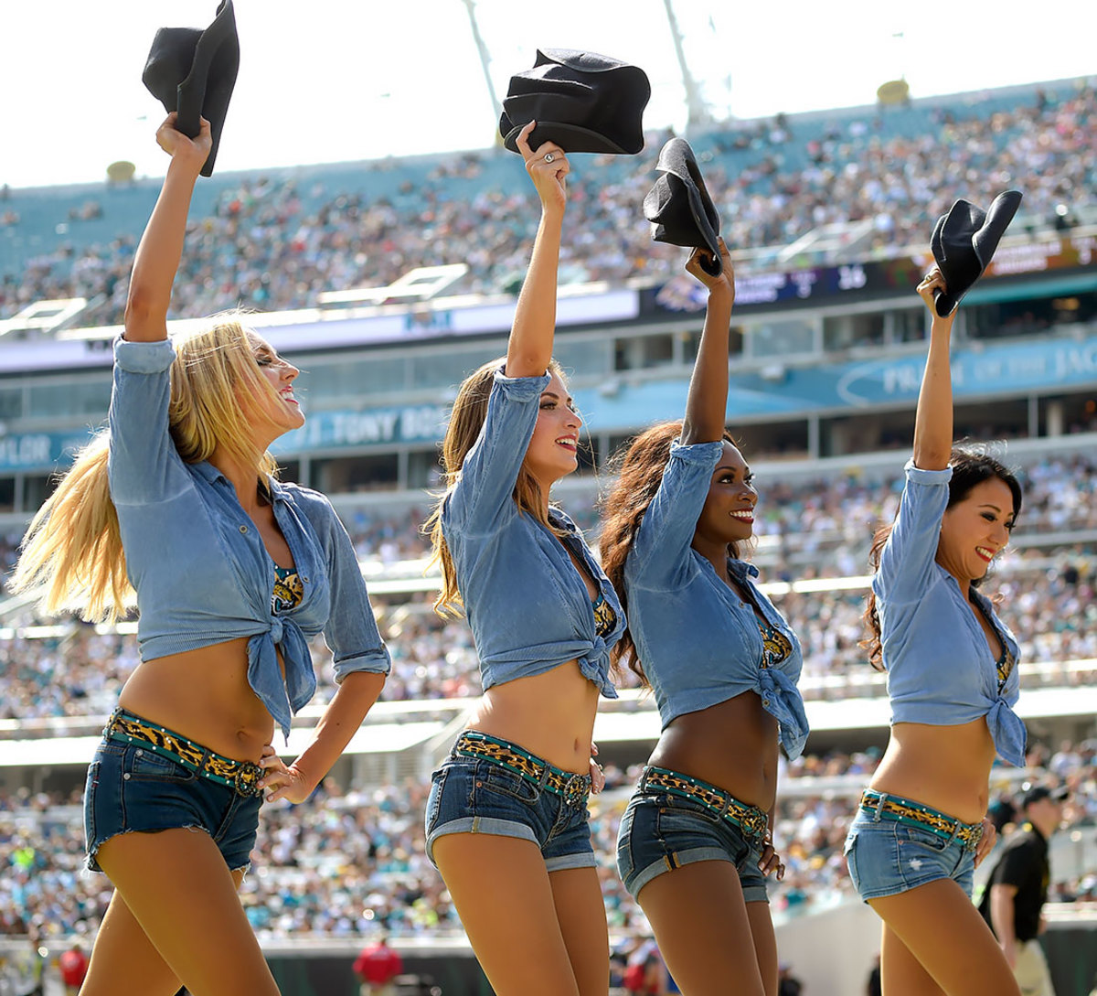 Jacksonville-Jaguars-The-ROAR-cheerleaders-AP_775213901365.jpg