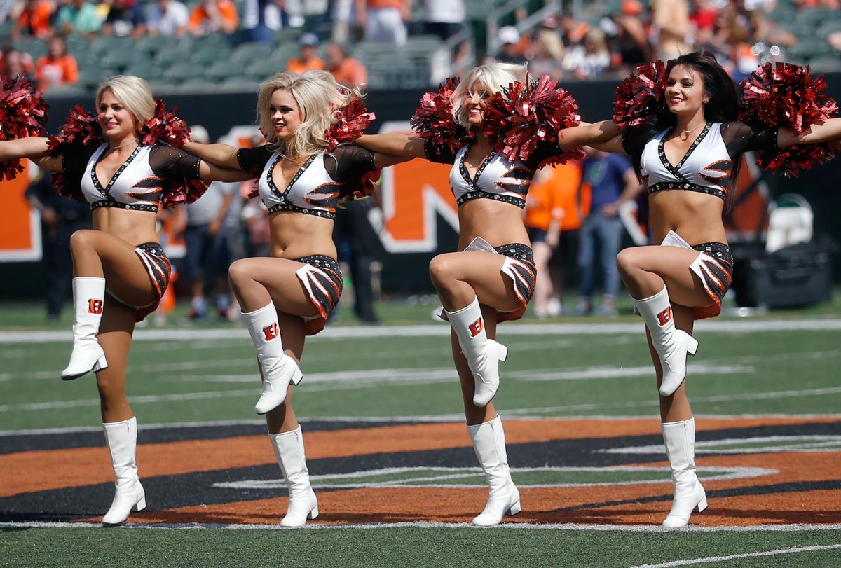 Cincinnati-Bengals-Ben-Gals-cheerleaders-AP_528134035471.jpg