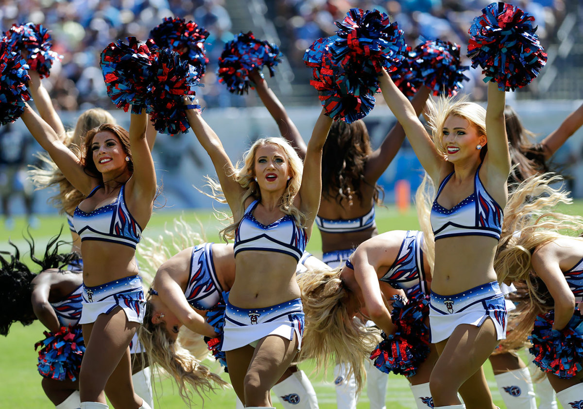 Tennessee-Titans-cheerleaders-AP_961843820400.jpg