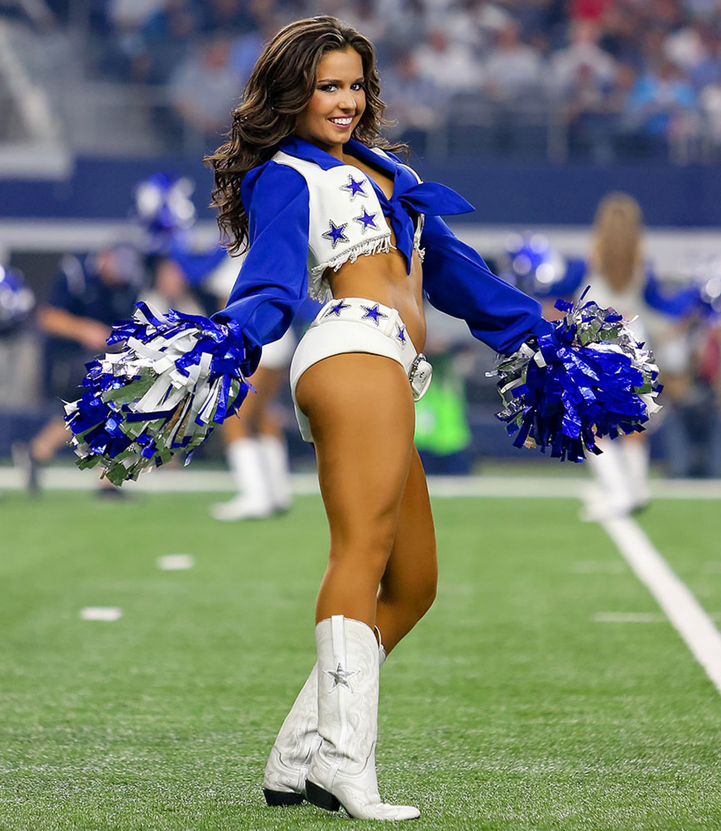 Dallas-Cowboys-cheerleaders-CEY160925519_Bears_at_Cowboys.jpg