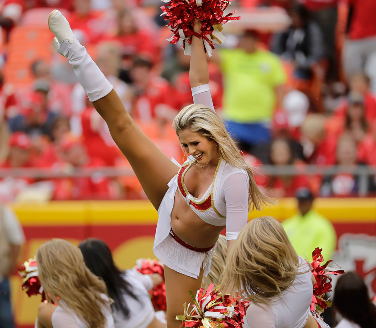 Kansas-City-Chiefs-cheerleaders-AP_106395048283.jpg
