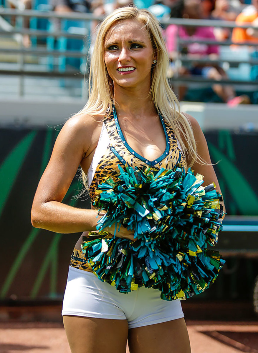 Jacksonville-Jaguars-The-ROAR-cheerleaders-DFH1609253303Jaguars_vs_Ravens.jpg