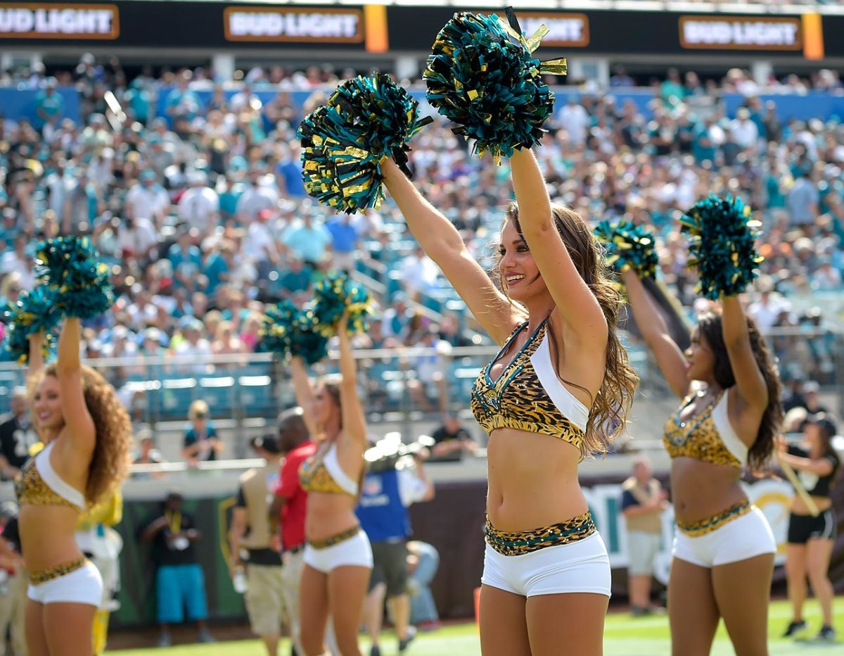 Jacksonville-Jaguars-The-ROAR-cheerleaders-AP_569103930401.jpg