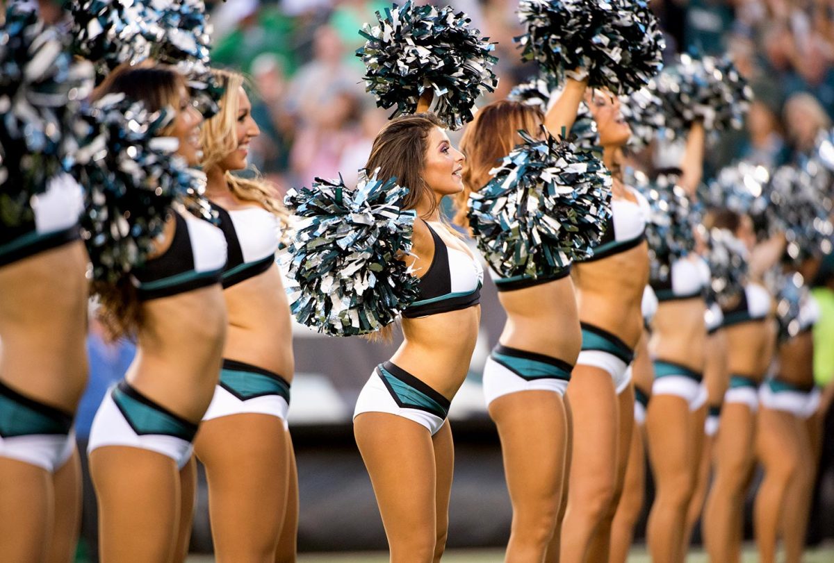 Philadelphia-Eagles-cheerleaders-DFU16092575_Steelers_at_Eagles.jpg