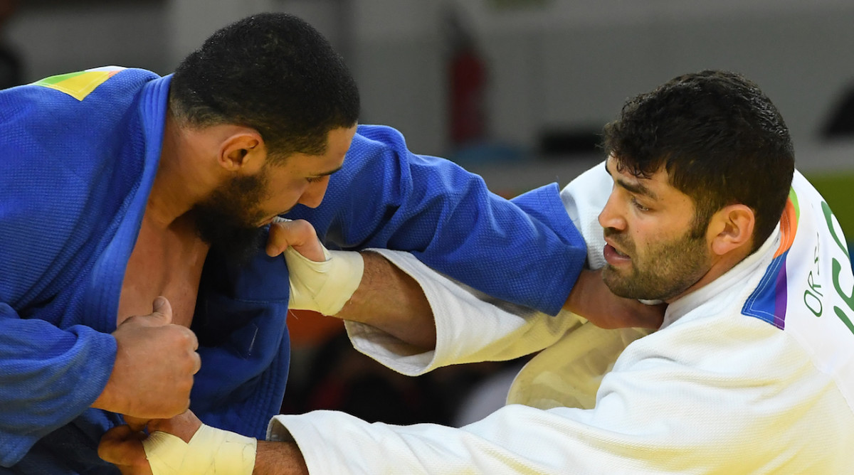 Egyptian judoka won't shake hands after losing to Isreali ...
