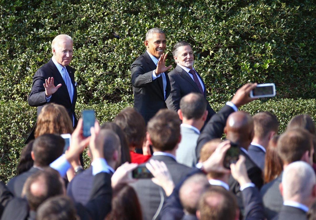 2016-1110-Cleveland-Cavaliers-White-House-VP-Joe-Biden-President-Barack-Obama-Cavs-owner-Dan-Gilbert.jpg
