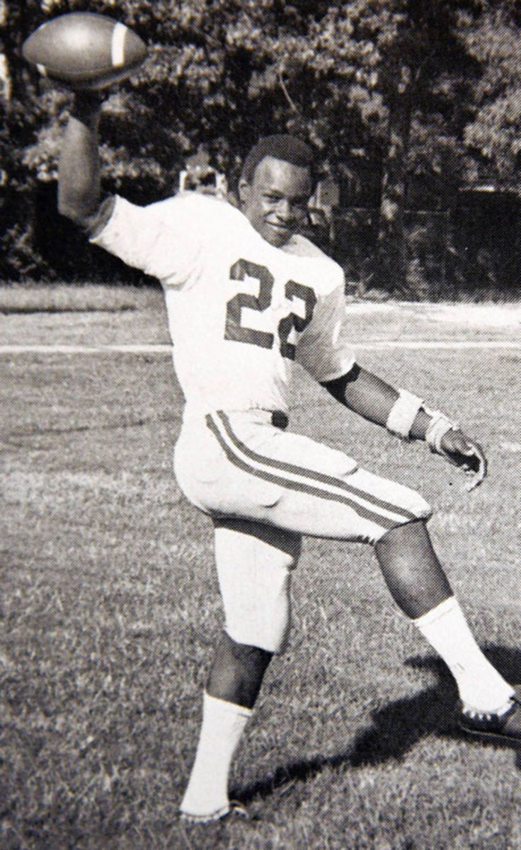 1970-Walter-Payton-Columbia-High-School-portrait.jpg