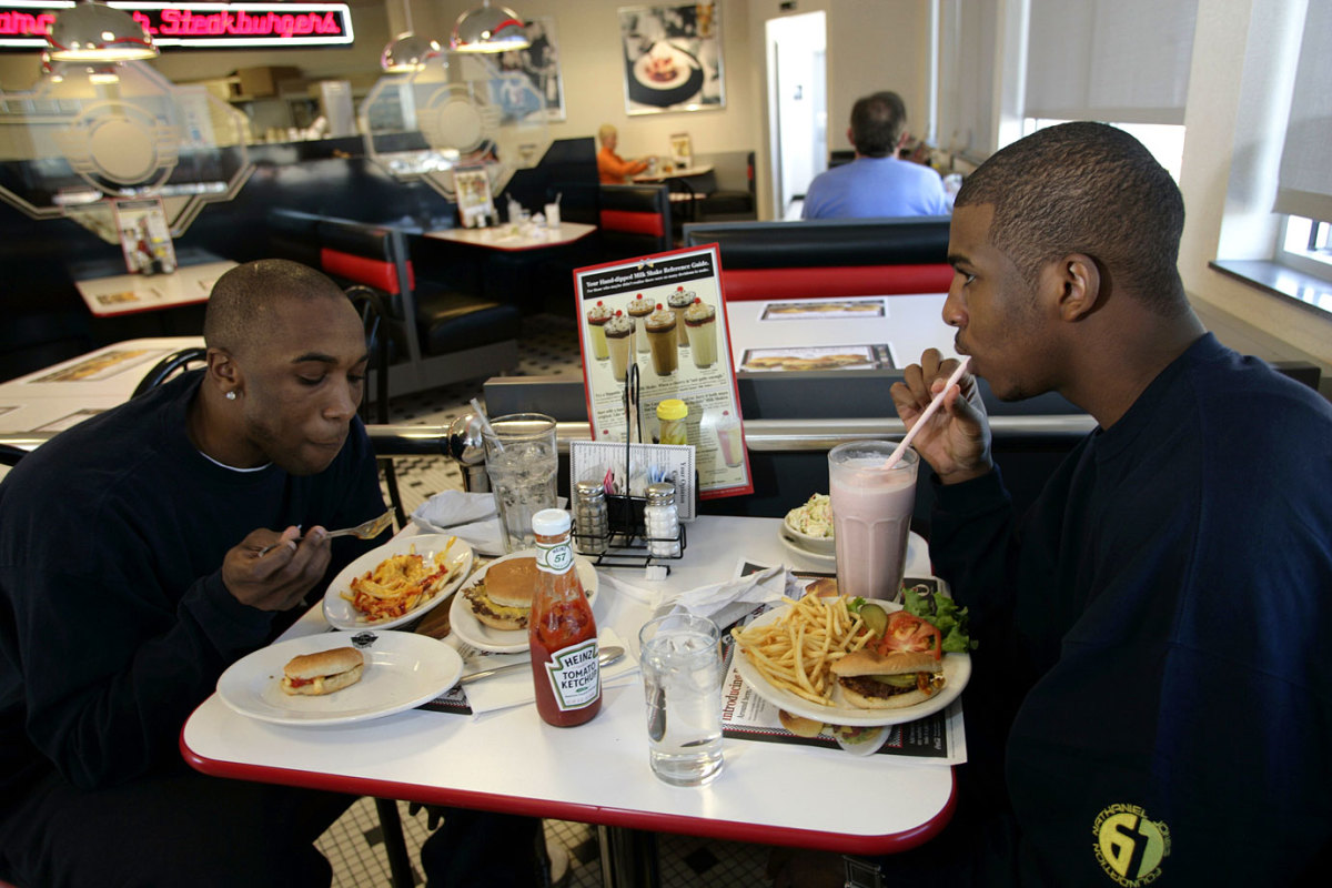 2006-Speedy-Claxton-Chris-Paul-burger-fries-015089152.jpg