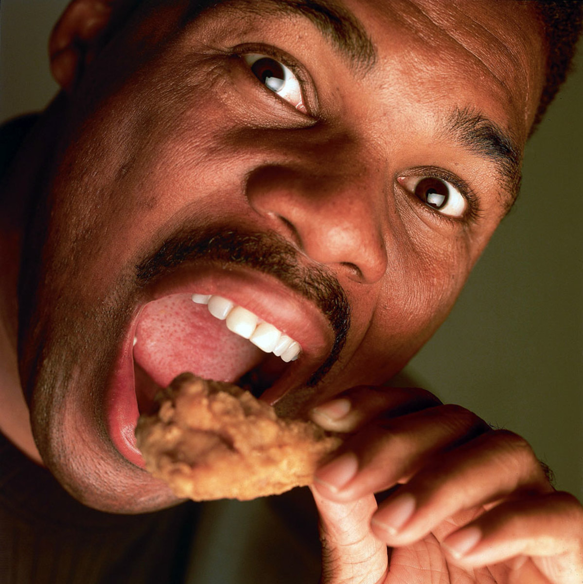 2002-Herschel-Walker-chicken-wing-001255412.jpg