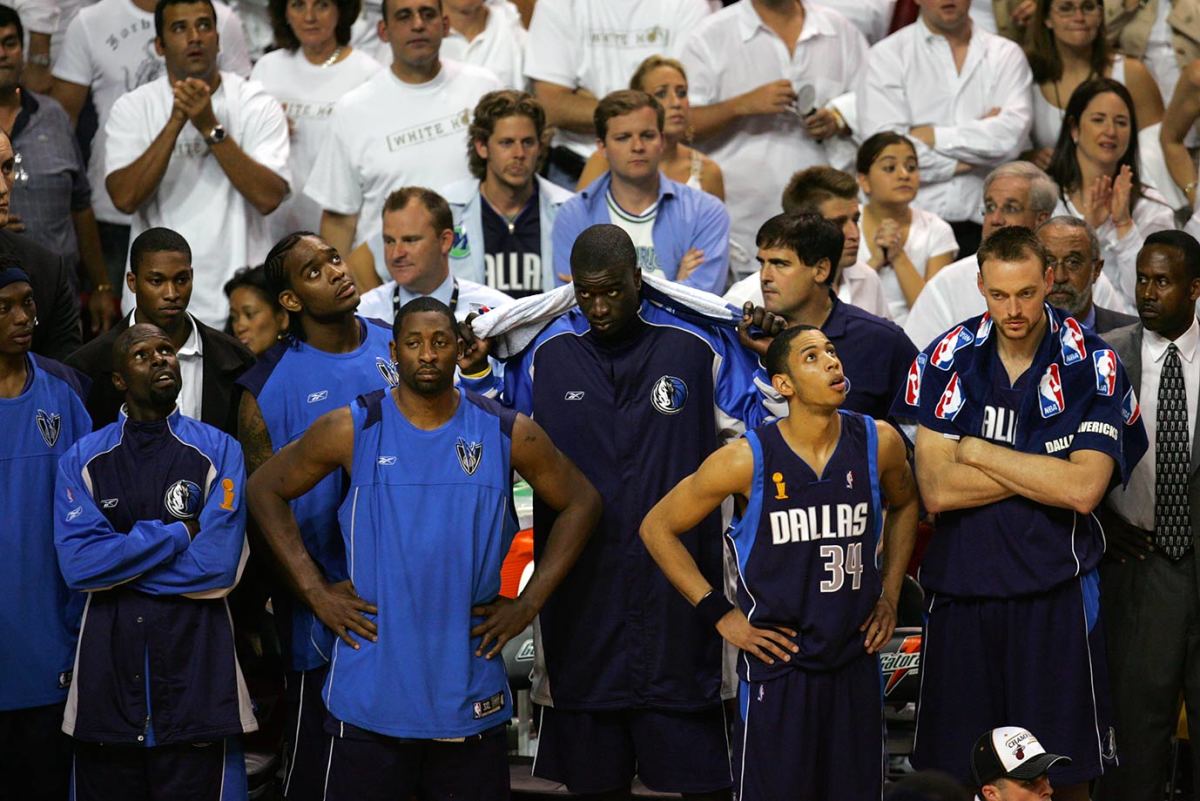 2006-Dallas-Mavericks-dejected-015656127.jpg