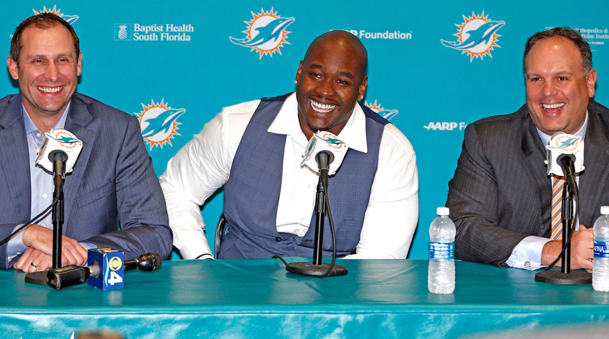 Tunsil, with Gase (left) and Tannenbaum, was all smiles in Miami the day after his first-round draft ordeal.