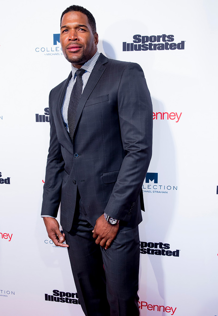 Michael-Strahan-suit-SI328_TK1_00658.jpg