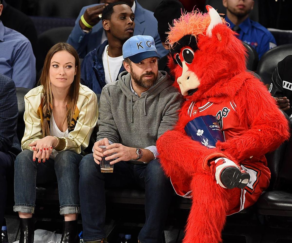 2016-0214-Olivia-Wilde-Jason-Sudeikis-Benny-the-Bull.jpg