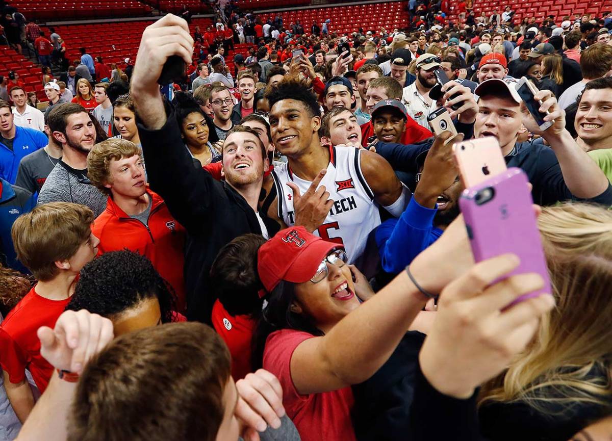 2016-0210-Justin-Gray-Texas-Tech-fans-selfies.jpg