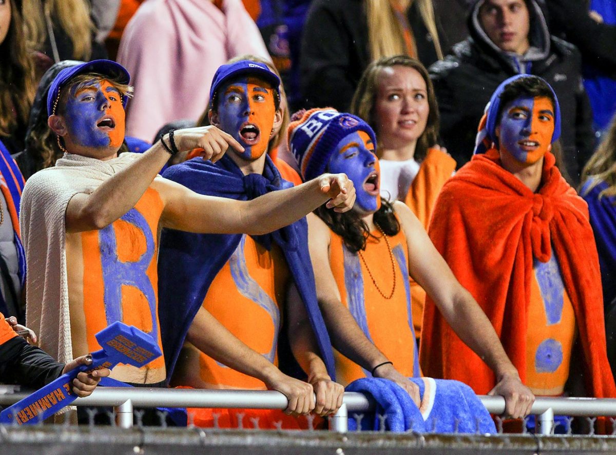 2016-1015-Boise-State-Broncos-fans-614933404.jpg
