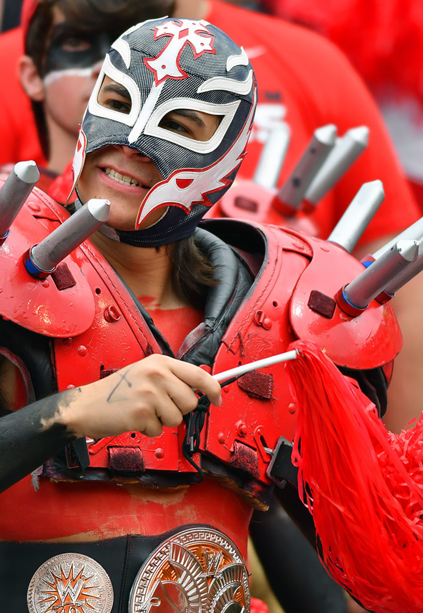 2016-1015-Georgia-Bulldogs-fans-ccr161015026_Vanderbilt_at_Georgia.jpg