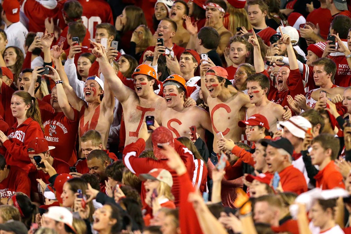 2016-1015-Wisconsin-Badgers-fans-614914920.jpg