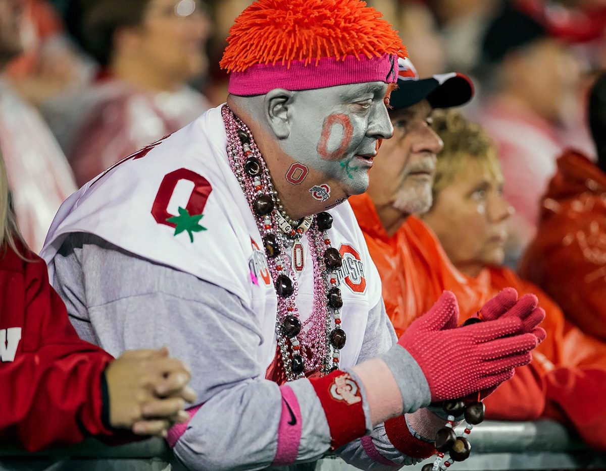 2016-1015-Ohio-State-Buckeyes-fans-CCL161015026_Ohio_State_at_Wisconsin.jpg