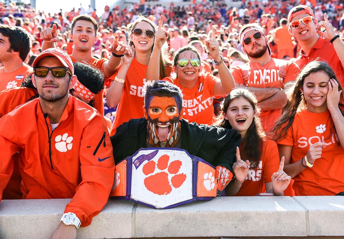 2016-1015-Clemson-Tigers-fans-DAT1610150429_NC_State_at_Clemson.jpg