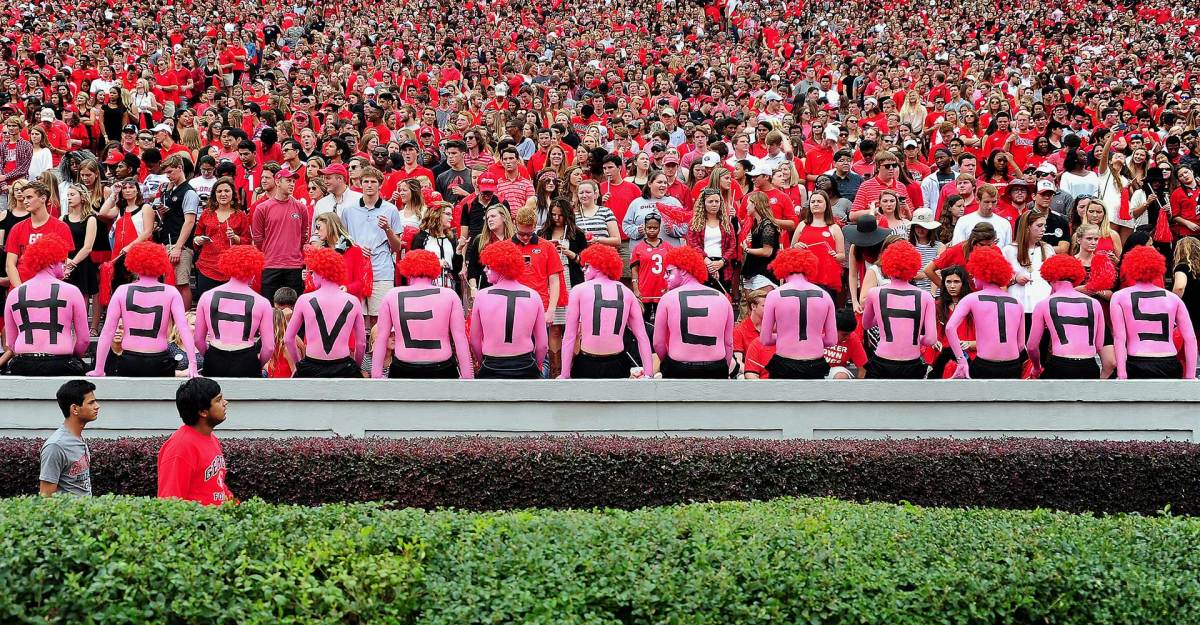 2016-1015-Georgia-Bulldogs-fans-614897272.jpg