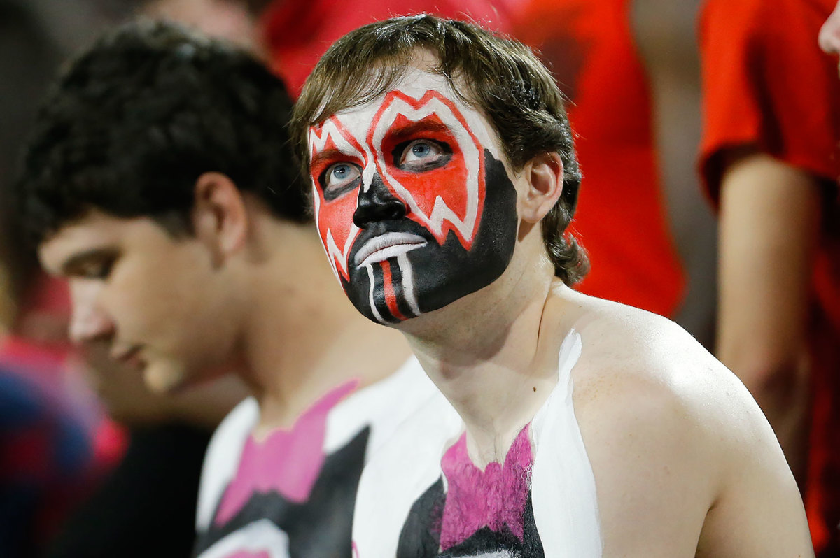 2016-1015-Arkansas-State-Red-Wolves-fans-CGR161015_South-Alabama-v-Arkansas-Sta.jpg